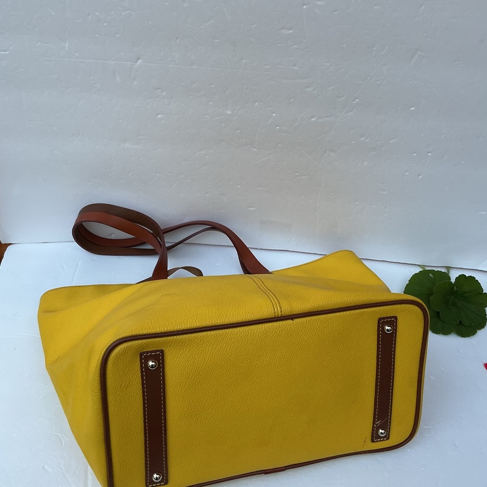 Dooney And Bourke Large Tote Bag Rehab $458 MSRP - Picture 4 of 7